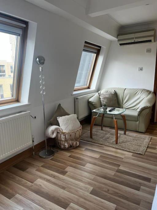 Quirky Studio Flat Selfcontained London Exterior foto